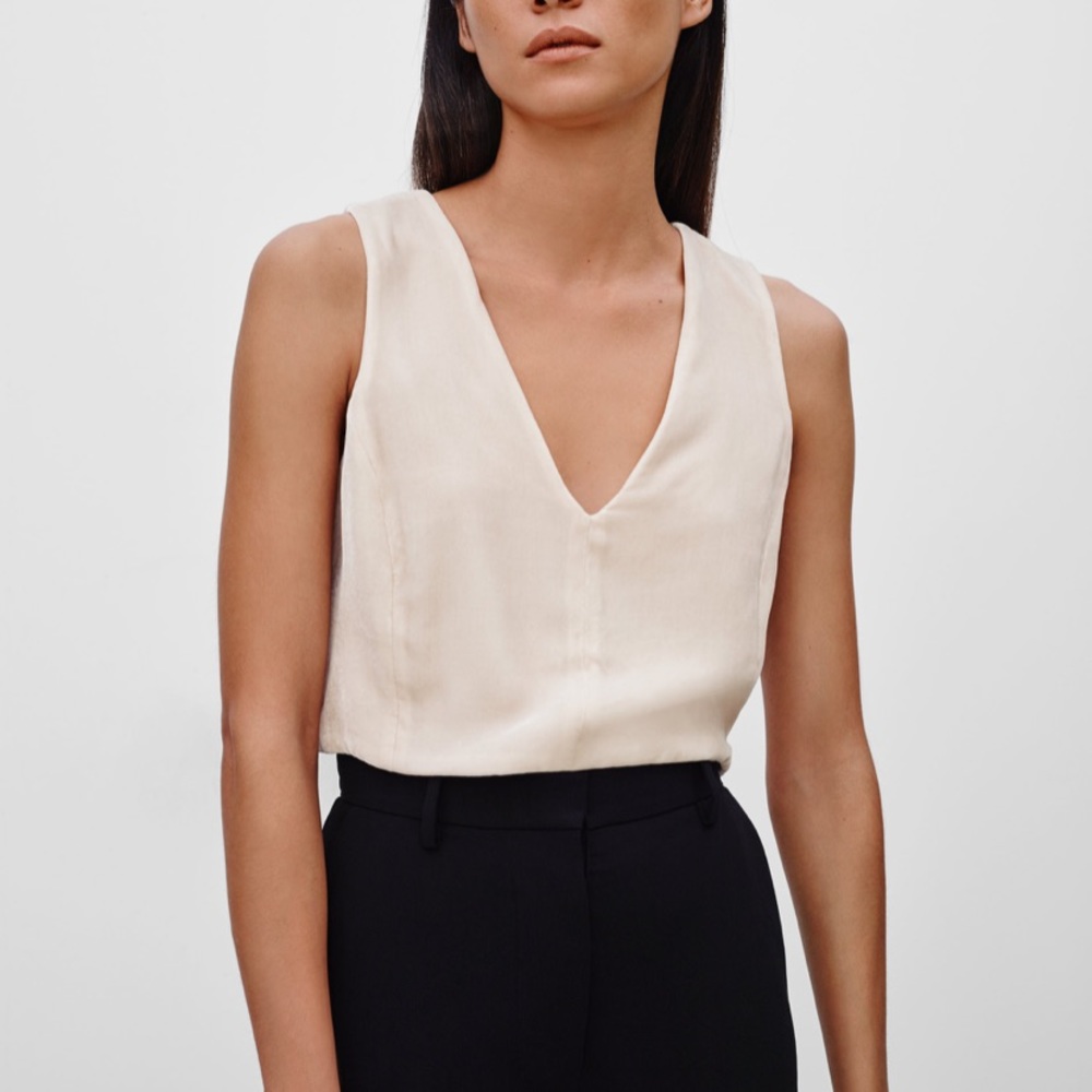 Aritzia- Dauphine Velvet Top